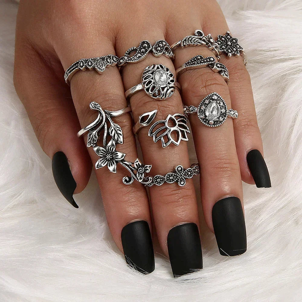 Set with Rings in Antique Silver with Enchanted Details