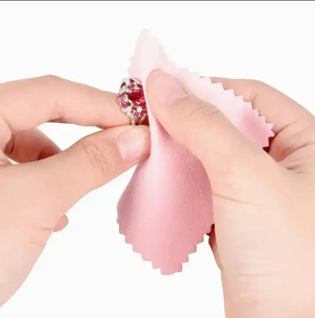 Claire's premium jewelry cleaning wipes - 50 pieces for a radiant shine