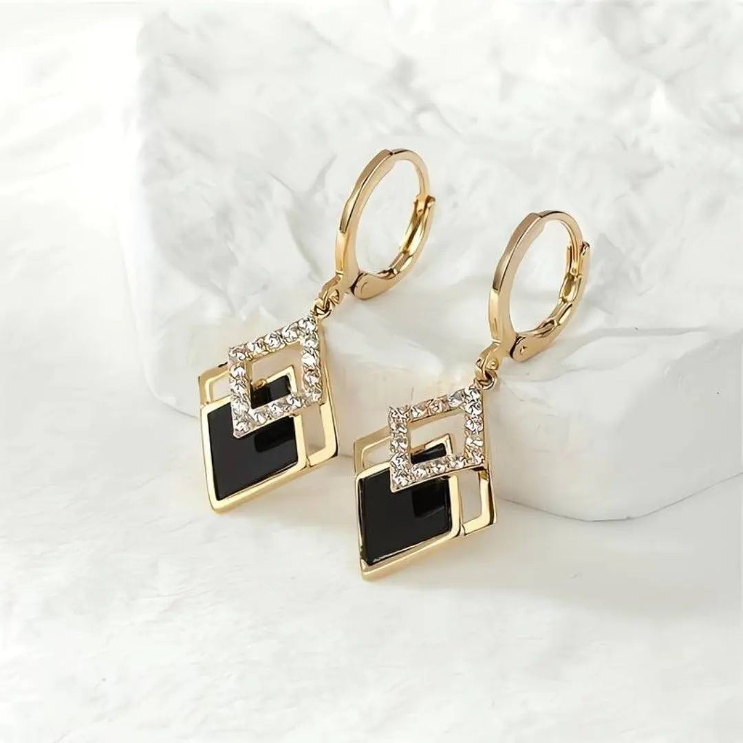 Glossy black earrings in elegant gold
