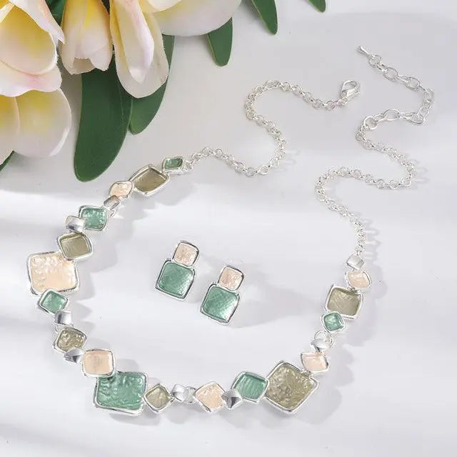 Green Geometric Necklaces