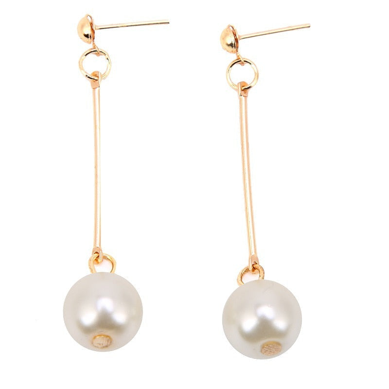 Luxurious earrings with elegant pearls