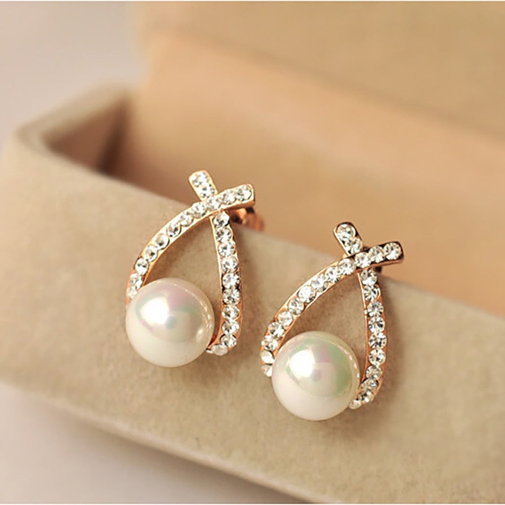 Pearl earrings with sparkling zirconia