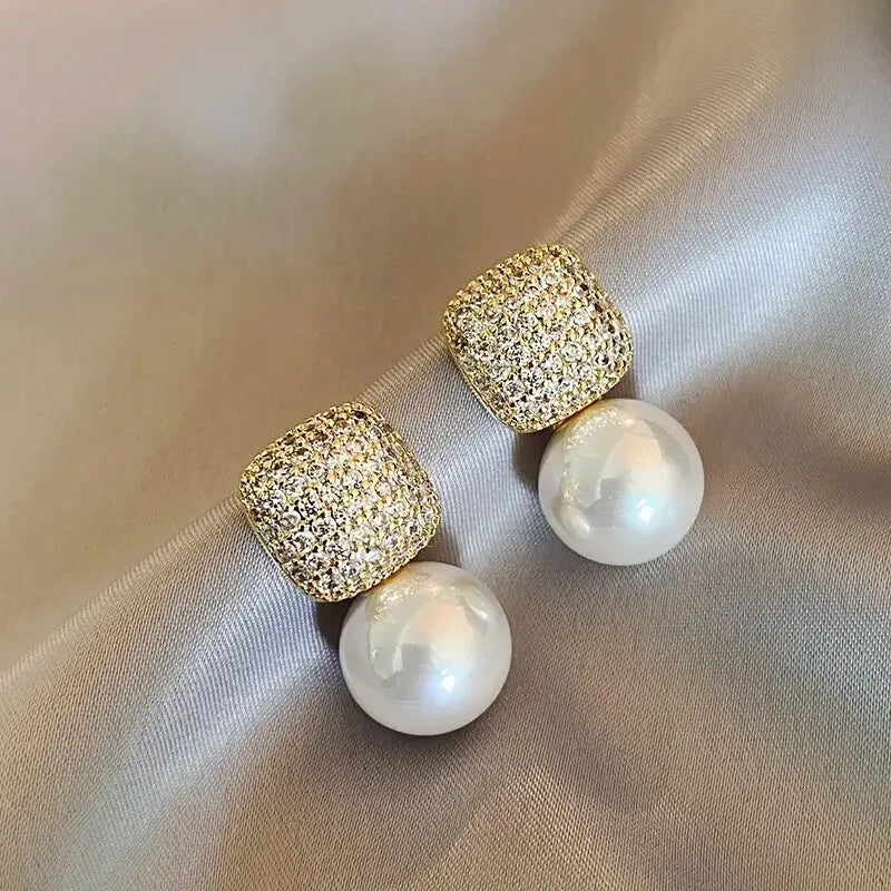 Elegant shiny earrings with pearls