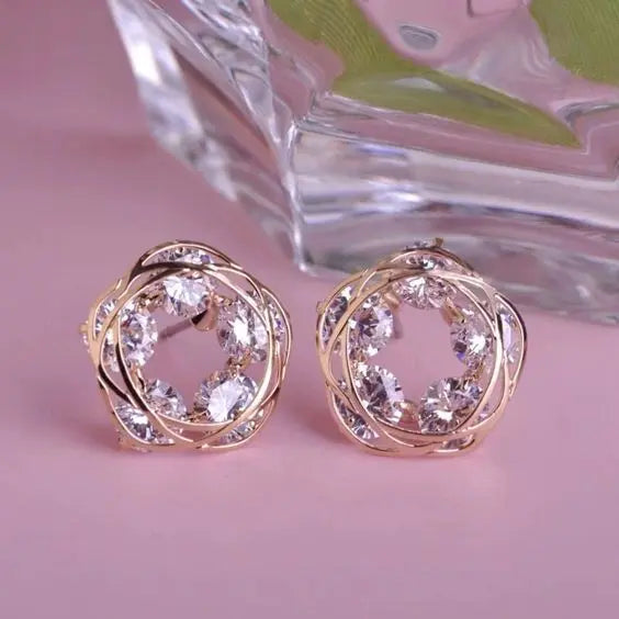 Elegant earrings made of gold and crystal