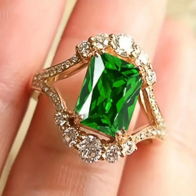 Ring with zirconia and grass green crystal