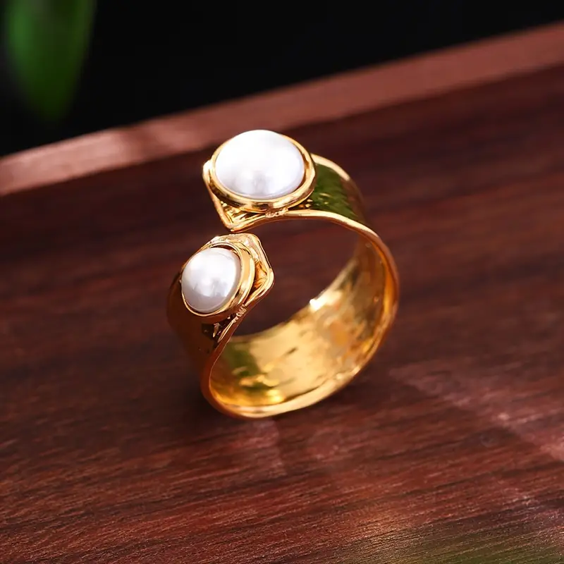 Open gold ring with two pearls